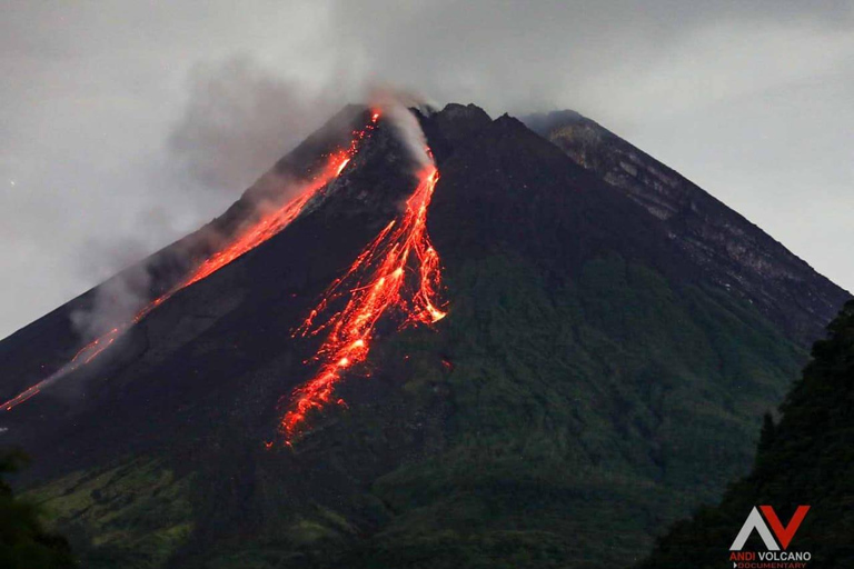 Yogyakarta: Borobudur Prambanan Sunset & Merapi Night Lava Borobudur Climb up, Prambanan Sunset & Merapi Lava View