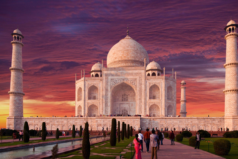 Tour al tramonto del Taj Mahal in Tuk Tuk con guida privataDa Delhi: auto privata con autista, guida e Tuk Tuk ad Agra