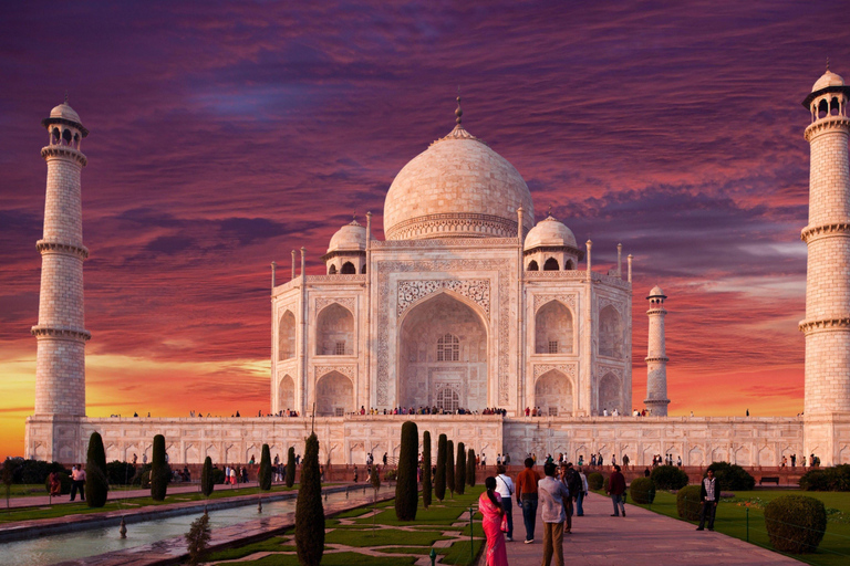 Tour al tramonto del Taj Mahal in Tuk Tuk con guida privataDa Delhi: auto privata con autista, guida e Tuk Tuk ad Agra