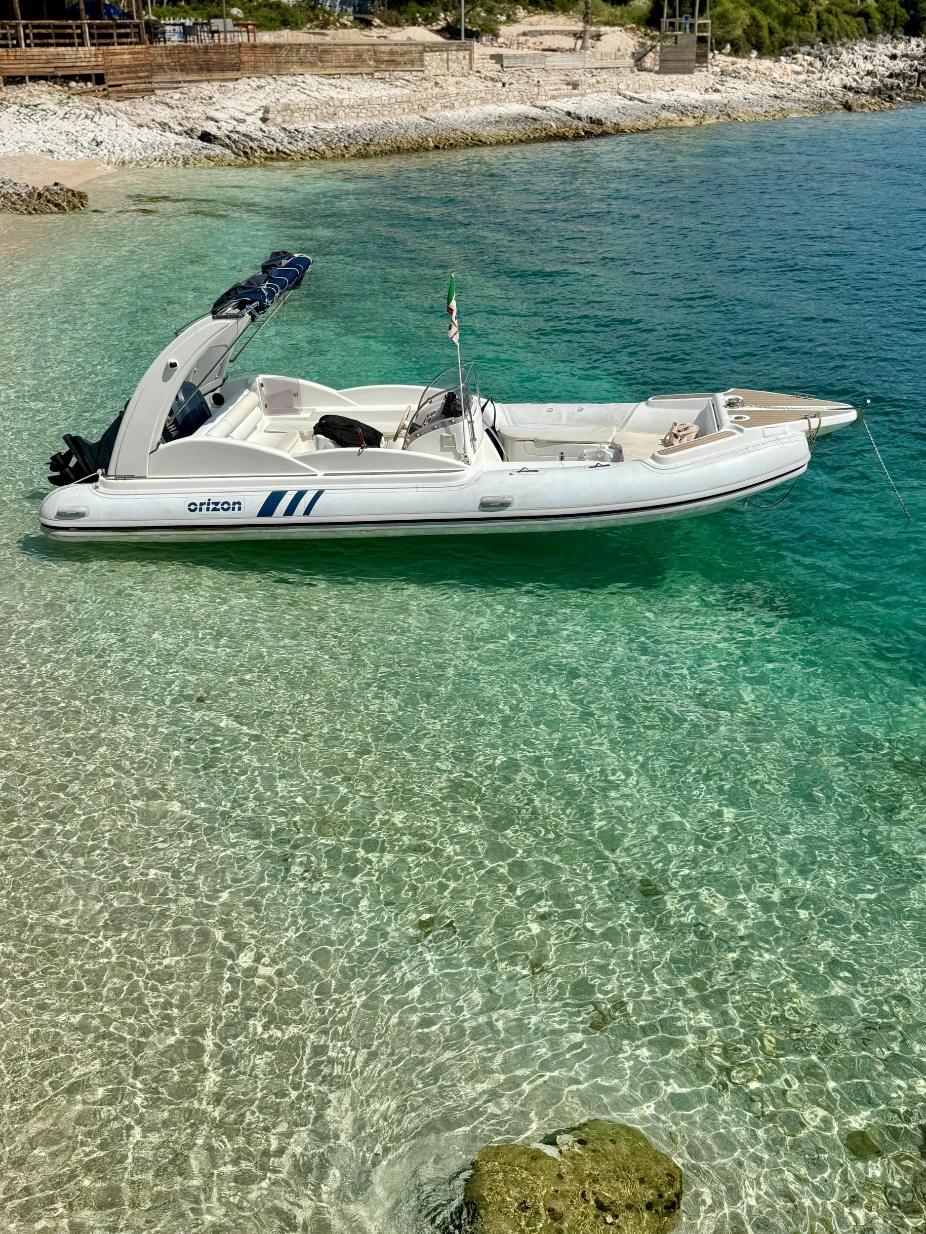 Saranda: Schnellboot-Tour, versteckte Buchten, Meereshöhlen, kristallklares Wasser