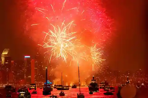 NYC: Croazieră de lux cu focuri de artificii de 4 iulie, cu locuri rezervate