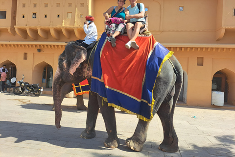 Jaipur Private Reise mit dem Auto von DelhiAC Auto + Reiseführer + Eintritt zum Monument