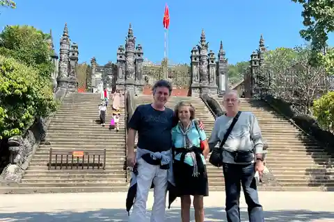 Hue: Traslado a Hoi An con las Tumbas Reales y el Cementerio de An Bang