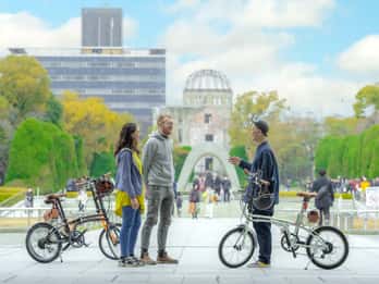 Vredesfietstour door Hiroshima met een lokale gids