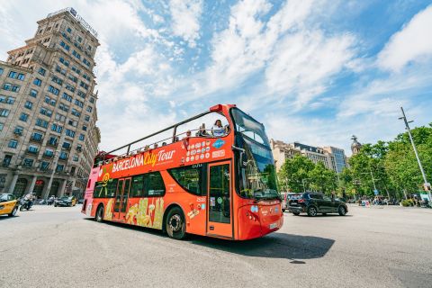 Barcelona: Hop-On/Hop-Off Bus & Aquarium-Tour