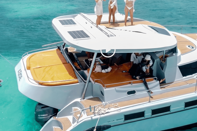La Romana: Saona Island Private Catamaran Tour with Lunch