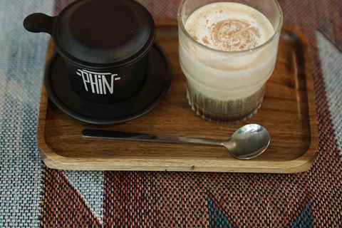 Hue: caffè preparato con uovo, sale e coccoTonalità: Caffè con uovo, sale e cocco