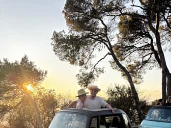 Von Nizza aus: Fahren Sie mit einem Elektroauto einem Guide entlang der Côte d'Azur hinterher!