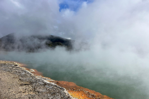 Von Rotorua WAI-O-TAPU + Lady Knox Geysir + Mud Pool Combo