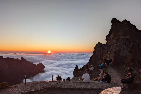 Les escaliers du paradis : Lever de soleil et promenade guidée au Pico Areeiro - Visite guidée