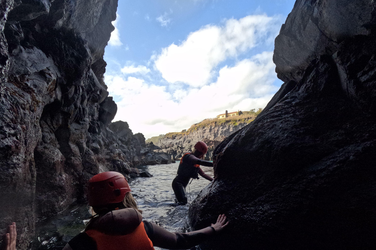 Azores Coasteering – Caloura l S. MiguelAzoren Coasteering – Caloura l S. Miguel