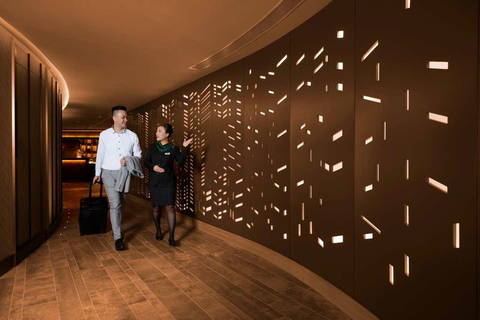 Hong Kong Airport: Plaza Premium First Airport Lounges Gate 35: Plaza Premium First - 3 Hours