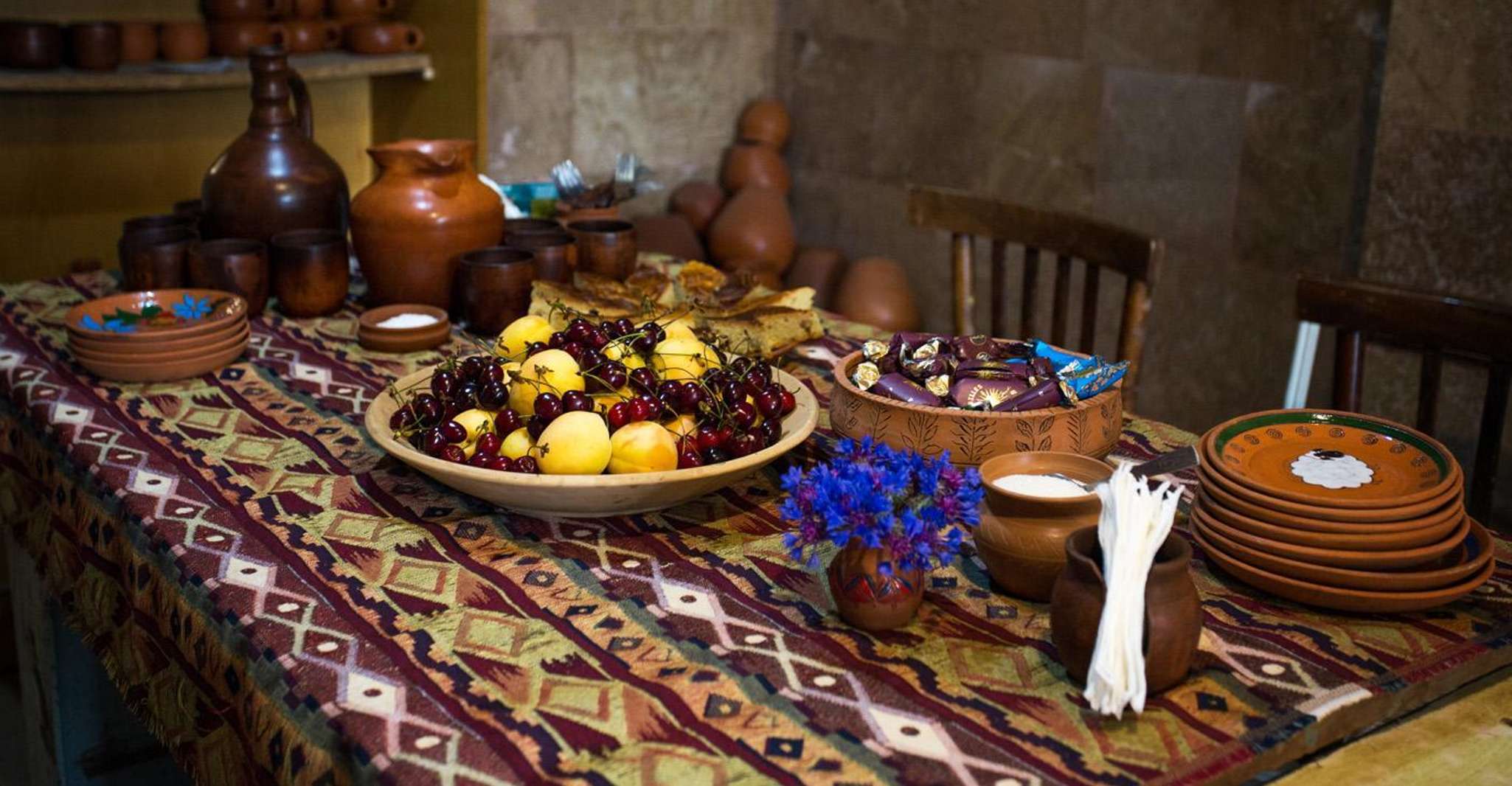 Discover the art of pottery under the guidance of an Armenia - Housity