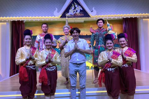 Calypso Cabaret en Asiatique: espectáculo de ladyboys en primera filaEspectáculo nocturno