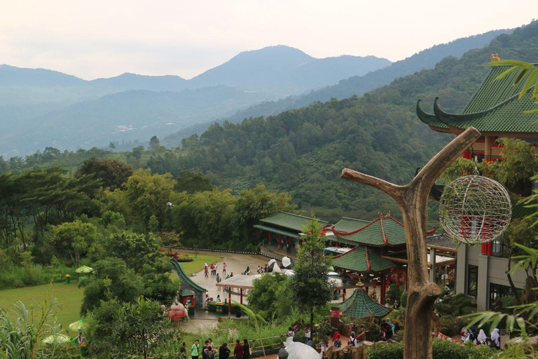 From Jakarta: Safari Park, Botanical w/ Lunch & Transfer