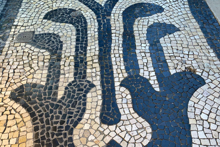 Lisbon: Private full Day Sightseeing tour by tuk-tuk.