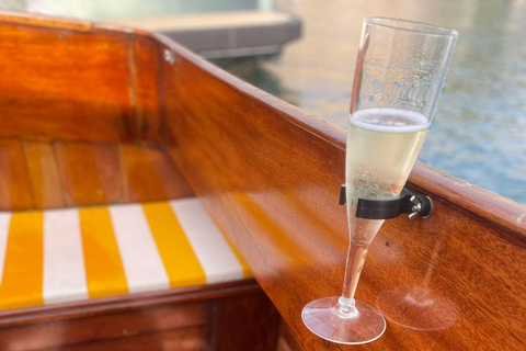 Marseille: 5-Hour Vintage Boat Tour for Couples