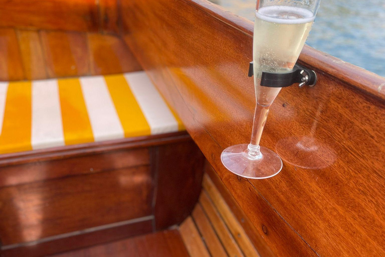 Marseille: 5-Hour Vintage Boat Tour for Couples