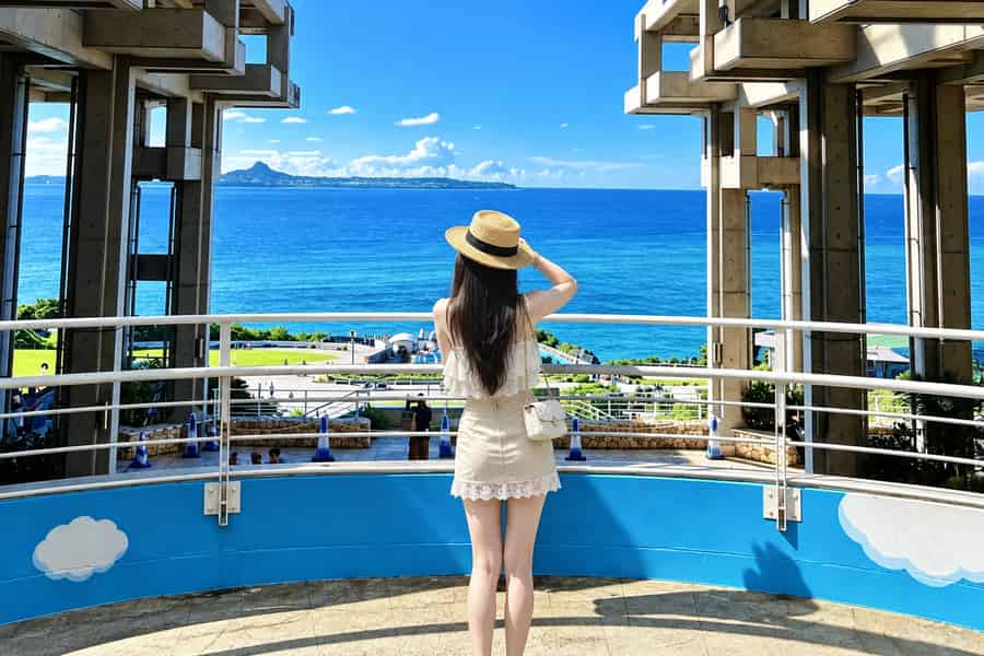 Okinawa: Bustour zum Aquarium, nach Manza, Kouri & American Village. Foto: GetYourGuide Okinawa: Bustour zum Aquarium, nach Manza, Kouri & American Village. Foto: GetYourGuide