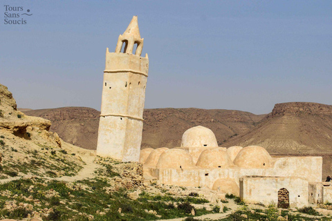 Djerba: Private Excursion to Ksar Ghilane & Tataouine in 1 Day Desert Djerba: Private Day Trip to Ksar Ghilane & Tataouine in the Desert