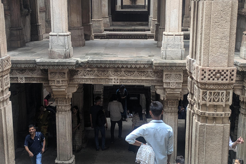 Ahmedabad: Private City Tour with Guide, Car, and Meal