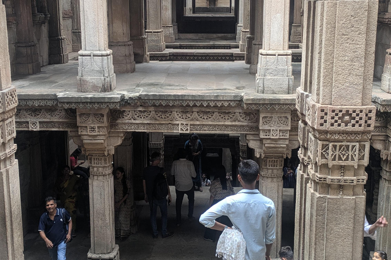 Ahmedabad: Private City Tour with Guide, Car, and Meal