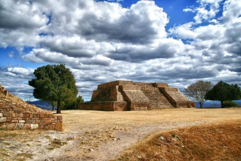 Oaxaca: Monte Albán y Atzompa Tour privado