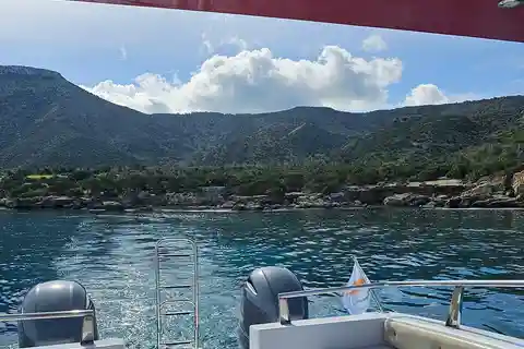De Latsi : Excursion d'une journée en yacht privé au lagon bleu avec boissons