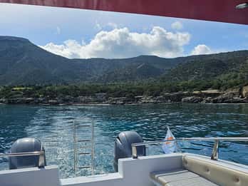 Van Latsi: Blue Lagoon Privé Jacht Dagtrip met Drankjes