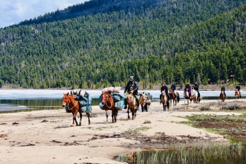 Excursión a caballo al lago Khagiin khar
