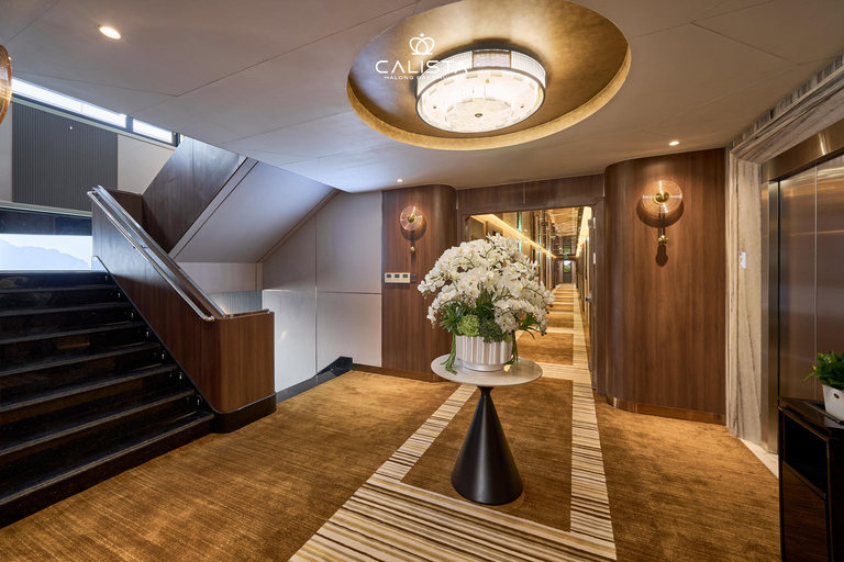 Ha Long 6★ Kreuzfahrt: 2-tägige Tour zur Titop-Insel und zur Sung Sot-Höhle