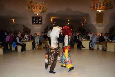 Cappadoce : Spectacle nocturne turc avec dîner et boissons