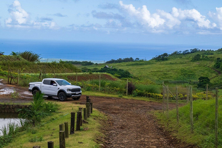 South Mauritius Tour with Crocodile Park & 23-Colored Earth