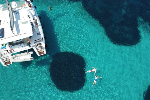 Atenas: Crucero en Catamarán con Comida Ligera y Vino