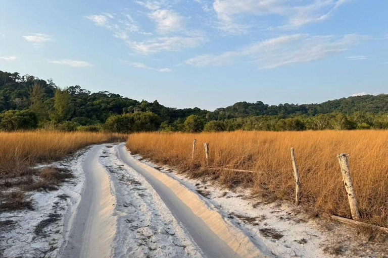 Khao Lak: 4WD Savanna Grassland Khao Na Yak & Beach Escape Khoa Lak: 4WD Savanna Grassland Khao Na Yak & Beach Escape