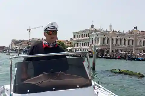 Venice: Speedboat Emy Experiences Tour