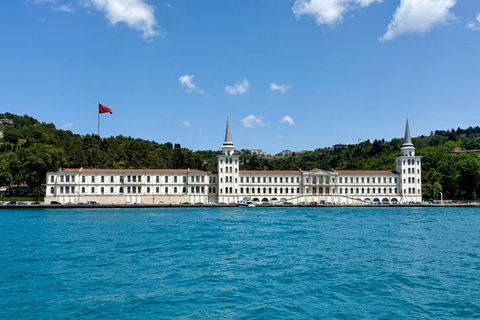Bosphore d'Istanbul : croisière de 3 heures avec arrêt dans la partie asiatiqueBosphore : croisière guidée de 3 heures (sans repas)