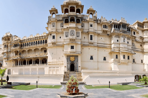 Von Jaipur aus: Private 4-Tage Udaipur Tour mit PushkarTour mit Privatwagen und Fahrer mit Guide