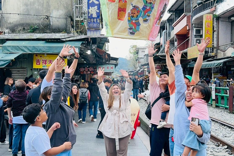 New Taipei: Sky Lantern Release Experience in Pingxi