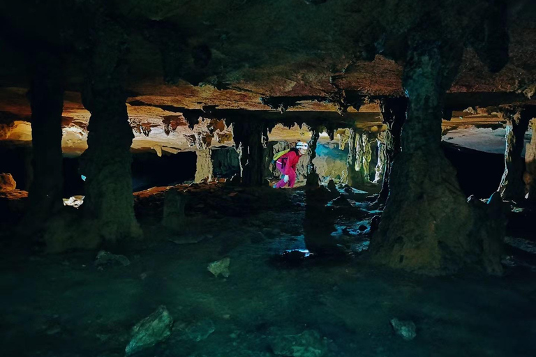 Guilin Karst Cave Discovery: An Immersive Adventure