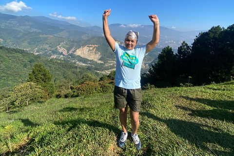 MEDELLÍN: Wędrówka w chmury: odkryj Cerro de las 3 Cruces (Wzgórze Trzech Krzyży)