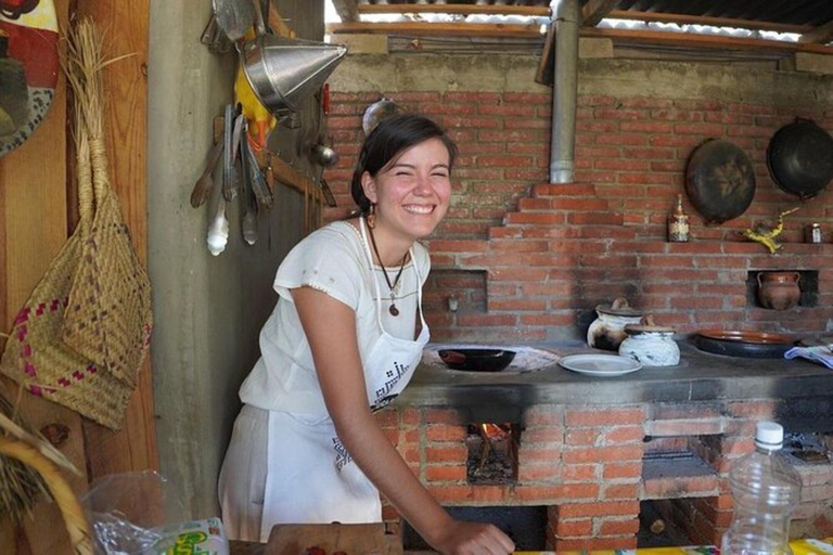 Oaxaca: Traditional Oaxacan Cooking Class with Local Chef