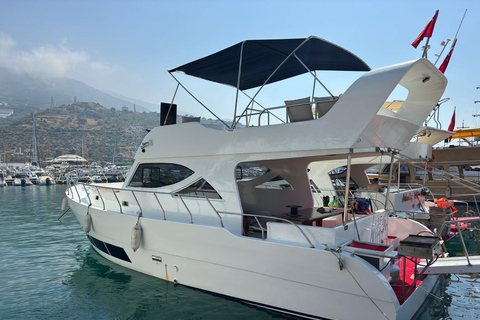 4 Hours low priced luxury VIP yacht tour in Alanya