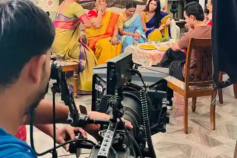 Mumbai: Visita ao estúdio de Bollywood + espetáculo de dança + filmagens ao vivo