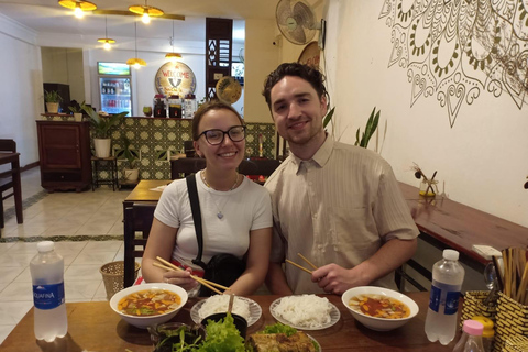 Hoi an food tour with 8 different street food tasting