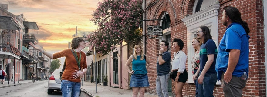 Visite sur les fantômes du quartier français hanté avec un guide de la région