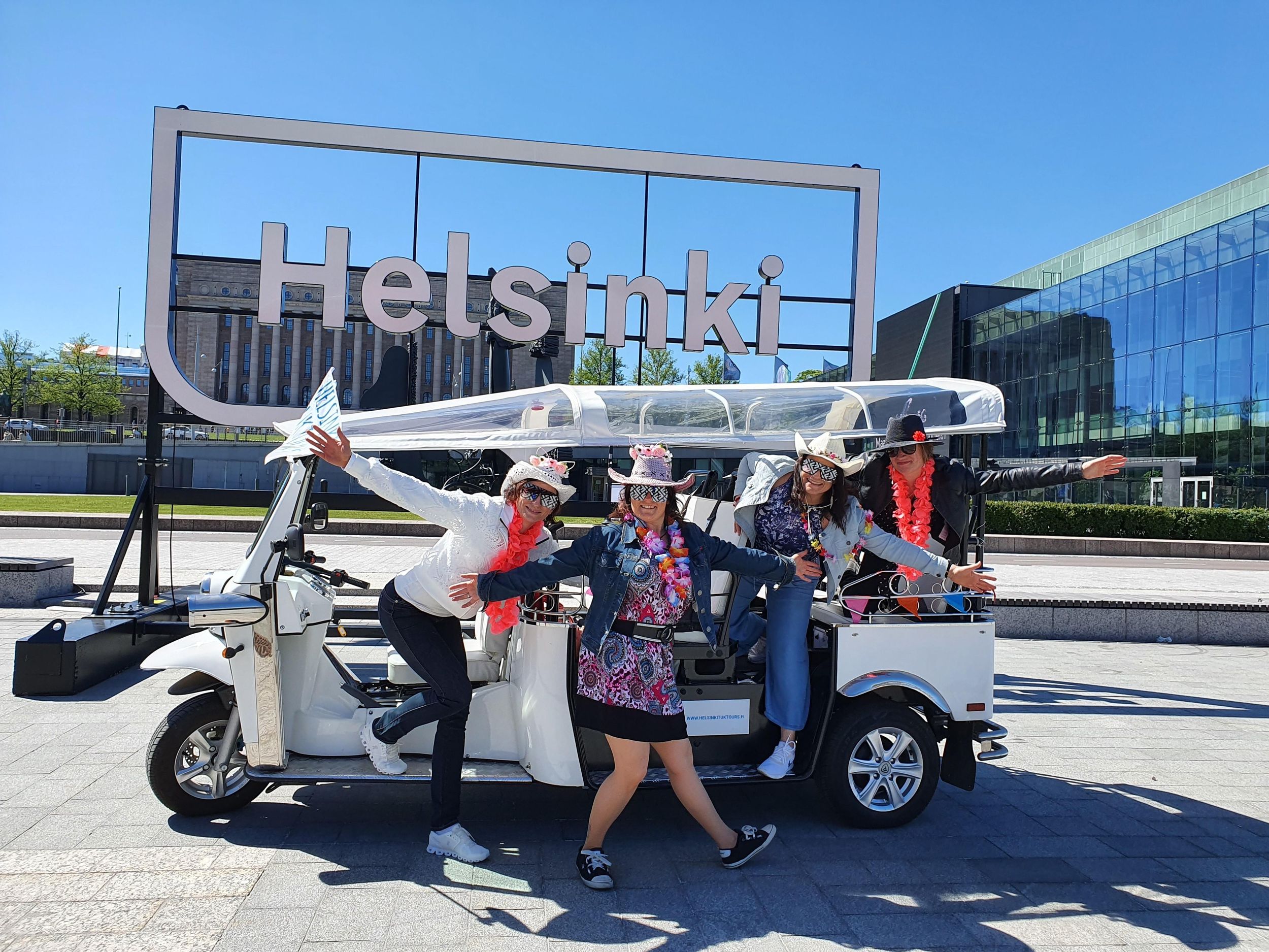 Helsinki City: 2,5-stündige Stadtrundfahrt mit dem elektrischen TukTuk