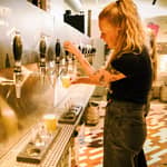 Reykjavík: tour della vita notturna con drink e giochi