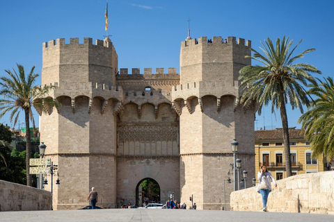 Valencia: Serranos Towers Guided Tour with Fast Track Entry