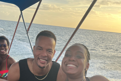 Soufriere: Private Sonnenuntergangs-Kreuzfahrt mit Getränken